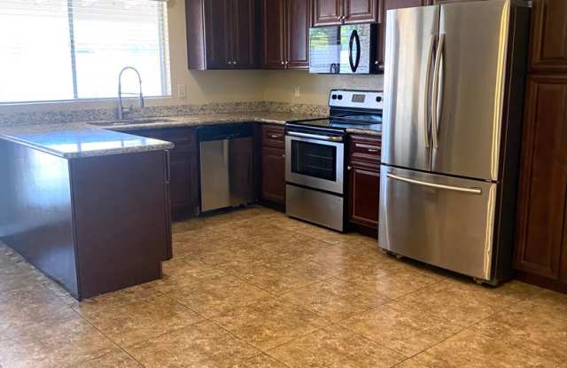 **Excellent 3br/2ba/2garage HOUSE (ELLIOT  DOBSON) - 2105 West Western Drive, Chandler, AZ 85224