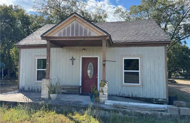 414 S Esplanade Street - 414 South Esplanade Street, Cuero, TX 77954