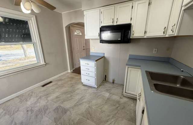 2-BED, 1 BATH BEAUTIFUL SINGLE- FAMILY HOME IN MAPLE HEIGHTS! photos photos