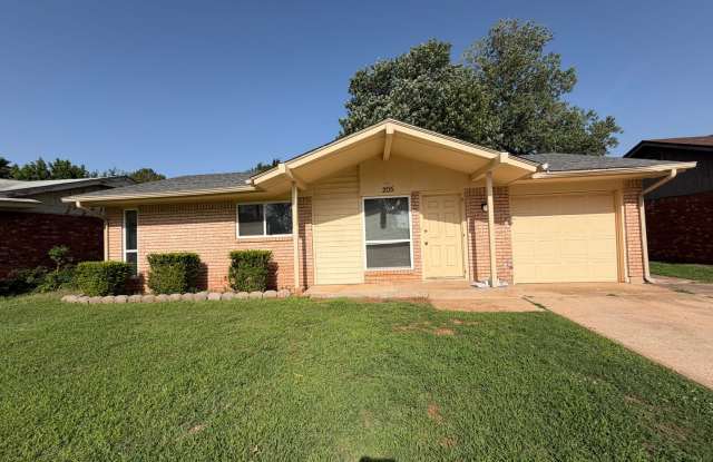 Cute 3 Bedroom 1 Bathroom House - MUSTANG!!! photos photos