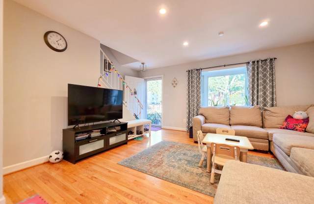 9910 KINGSBRIDGE Drive Gallery 3