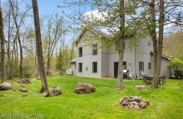 2236 Hillcrest Drive Gallery 4