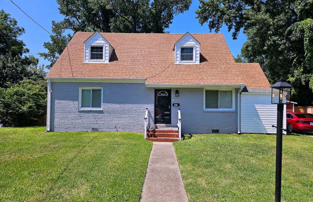 Beautifully Renovated 4-Bedroom Home In Norfolk Gallery 1