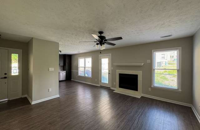 Charming 3 Bed 2 Bath Duplex in Gated Community Gallery 3