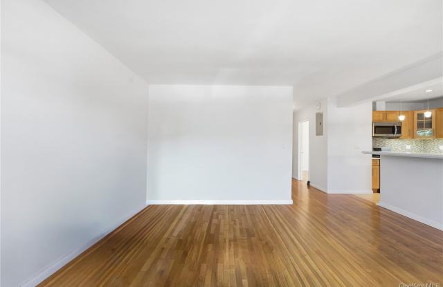 59-17 Kissena Boulevard Gallery 3