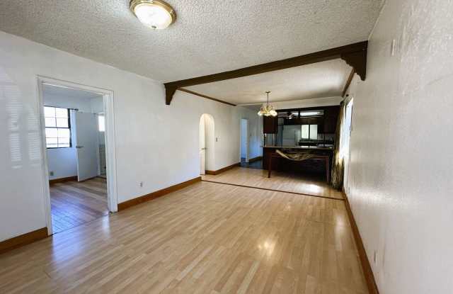 Charming 3-Bedroom Home with Spacious Yard Gallery 4