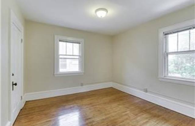 Close to Campus Remodeled 6 bedroom In Como Sept 1st 2026 Move In photos photos