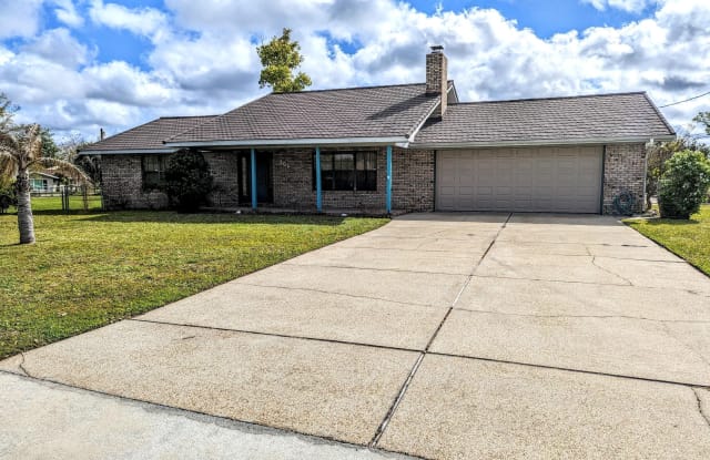 305 Minnesota Avenue - 305 Minnesota Avenue, Lynn Haven, FL 32444