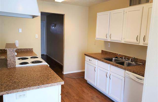 6816 Glenwood Drive Gallery 4
