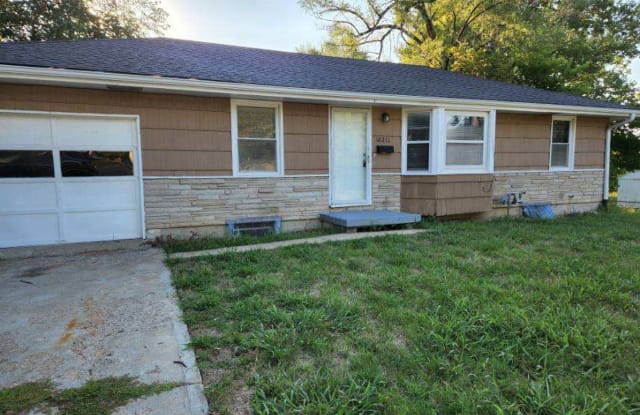 10211 Hillcrest Rd - 10211 Hillcrest Road, Kansas City, MO 64134