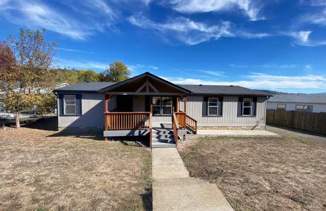 ~3 Bedroom 2 Bath Home w/Shop~ Gallery 1
