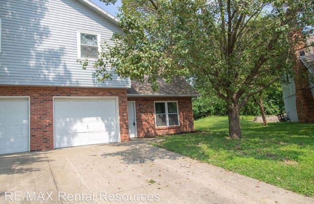 2207 High Oaks Ct - 2207 High Oaks Court, Columbia, MO 65201
