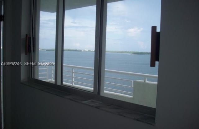 1402 Brickell Bay Dr Gallery 4