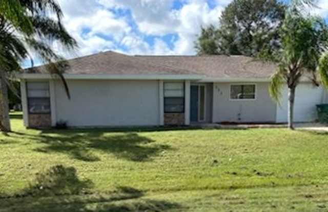 Spacious Rooms~Sunny~Large Yard~3Beds2Baths~Garage~Pets Ok! photos photos Spacious Rooms~Sunny~Large Yard~3Beds2Baths~Garage~Pets Ok! photos photos