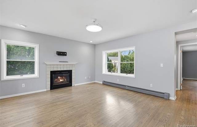 8488 Woodland Shore Drive Gallery 3