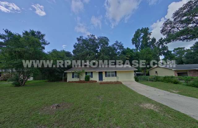 Fully Renovated 3-Bedroom Home in Crestview — Modern Finishes Throughout photos photos