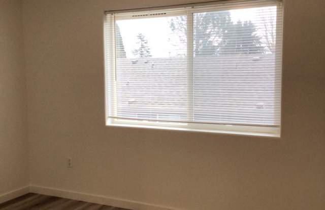 $300 OFF FIRST MONTH'S RENT - Two Bedroom, 1 1/2 Bath Townhome in Washougal Gallery 3