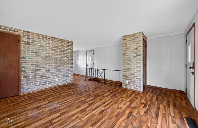 114 S Willow Lane Gallery 4