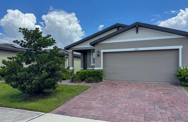 3 Bedroom 2 Bath with Double Car Garage in Poinciana! Gallery 3