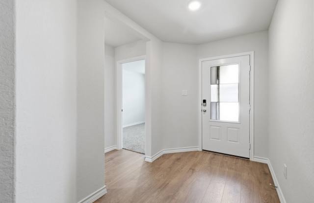 Beautiful Single-Story Home in Laurel Vista Gallery 3