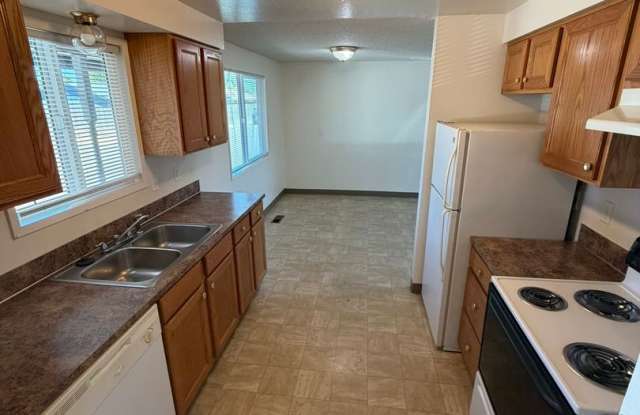 2523 Pine Ln SE Gallery 3