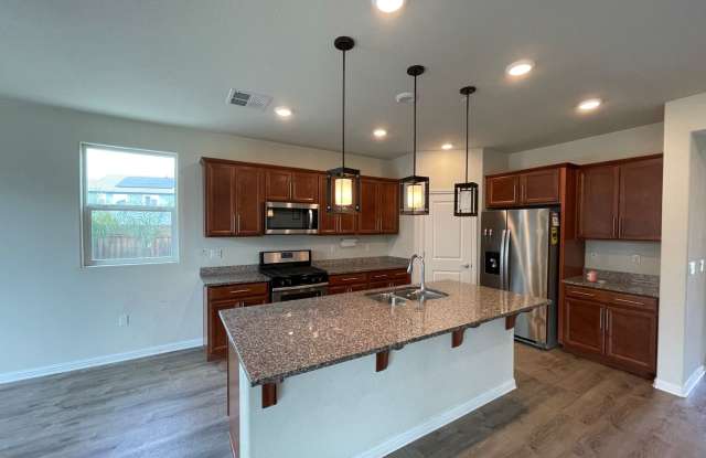 Gorgeous 5 Bed, 4 Bath home with SOLAR in Brentwood Gallery 4