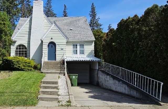 5 Bedroom 3 Bathroom Southhill Home for Rent photos photos