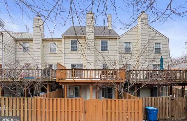 2048 PIERIS Court Gallery 3