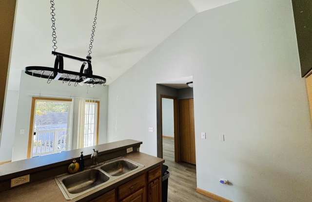 2123 Silverstone Drive Gallery 3