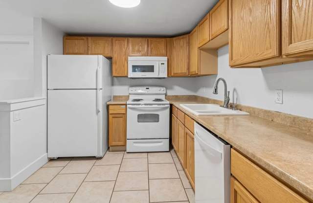Spacious 5-Bedroom Home with Two Kitchens, Private Yard & Easy Commuting Gallery 4