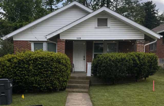3 bedroom, 1 bathroom East Campus House photos photos