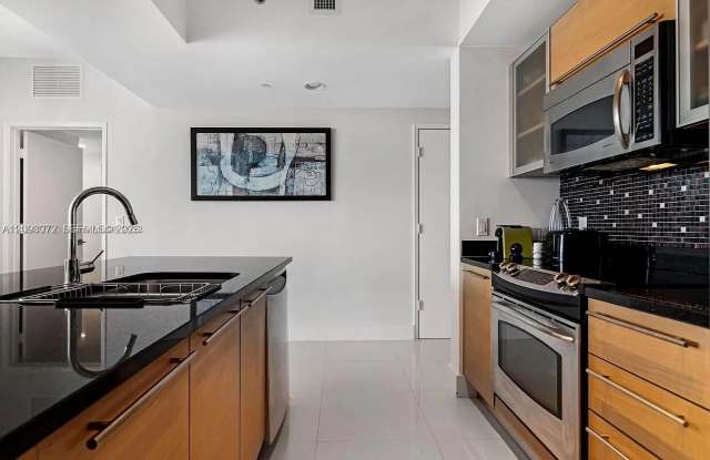 950 Brickell Bay Drive Gallery 1