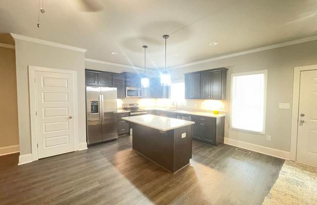 Five Bedroom Five Bath near UGA! Gallery 3