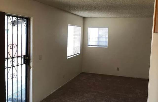 **Discount**Great 3 bedroom 2 bath home absolutely fantastically located with access to freeways and downtown Gallery 3