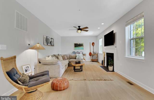 14720 LOCUST Court Gallery 3