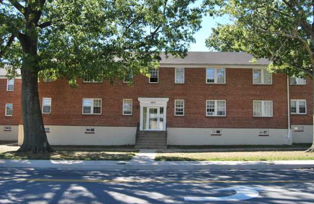 Edgewood - The Grove - 3 Bedroom 1 Bath Gallery 1