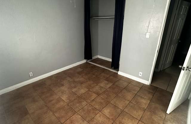 2504 Reynolds Avenue photos photos