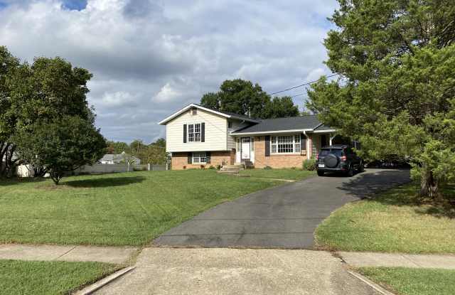 5910 King James Drive - 5910 King James Drive, Rose Hill, VA 22310