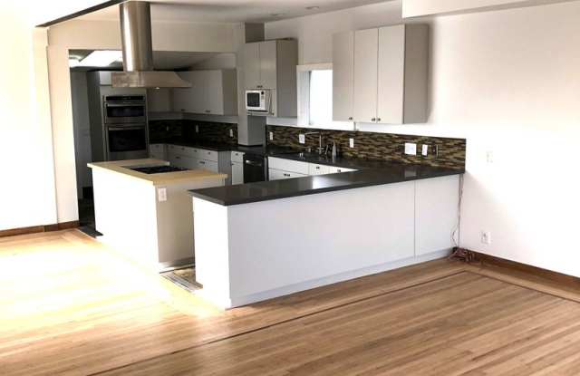 Bernal Heights - Spacious Single Family Home - 3BR/2.5BA 3 Outside Decks, 2 Car Garage - AMSI/Maureen Couture - 206 Putnam Street, San Francisco, CA 94110