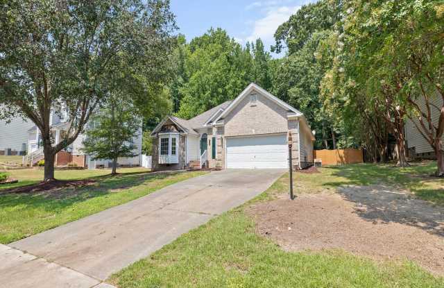 3 bed 2.5 Bathroom Ranch Style Home with Fenced In Yard Gallery 4