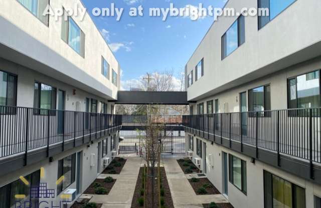 Fully remodeled studio apartment in gated community! *Limited Time Only, Move In Special, 1 Month Free with 12 Month Lease* photos photos