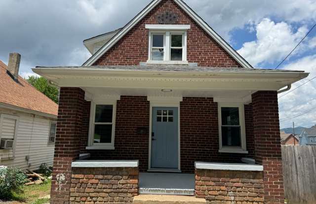 Newly updated 3 bedroom 1 bath with hardwood floors. photos photos