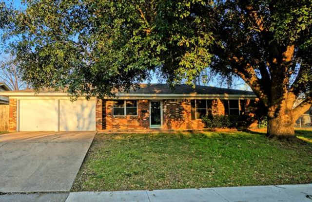 510 Linda Drive - 510 Linda Drive, Burleson, TX 76028