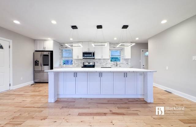 11901 Crestwood Avenue South Gallery 3