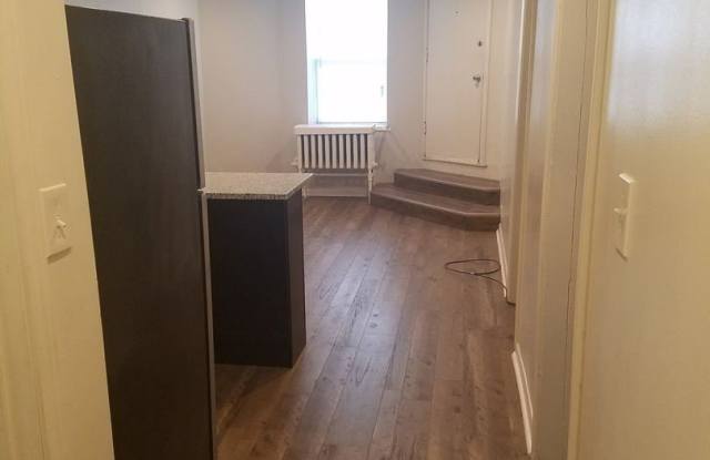 4207 N Sawyer Avenue Gallery 2
