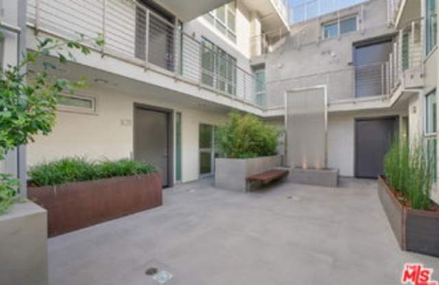 8210 Fountain Avenue Gallery 3