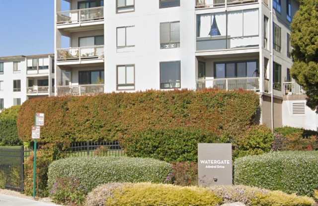 Spacious Updated Two Bedroom Condo in Watergate Complex of Emeryville! $500 MOVE IN SPECIAL! $500 OFF FIRST MONTHS RENT! - 2 Admiral Drive, Emeryville, CA 94608