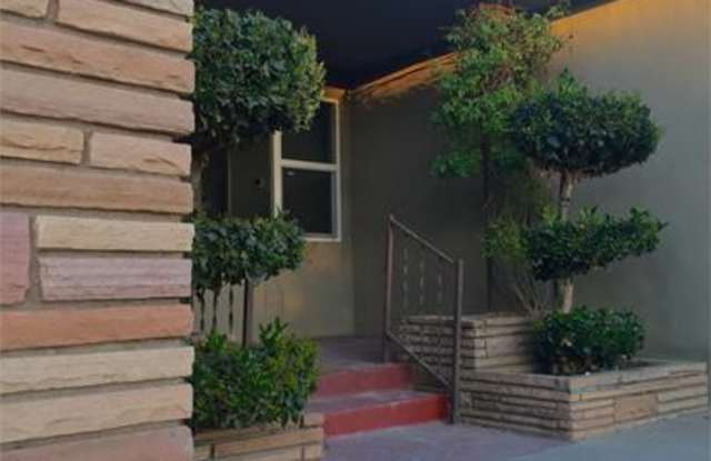 4927  Art St Gallery 3