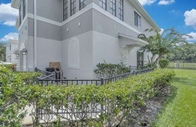 4210 WINDSOR LAKE Circle Gallery 2