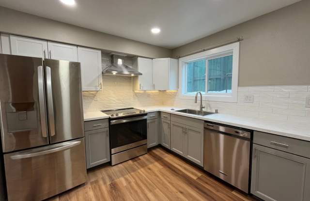 Remodeled 2 Bedroom in Third Addition photos photos